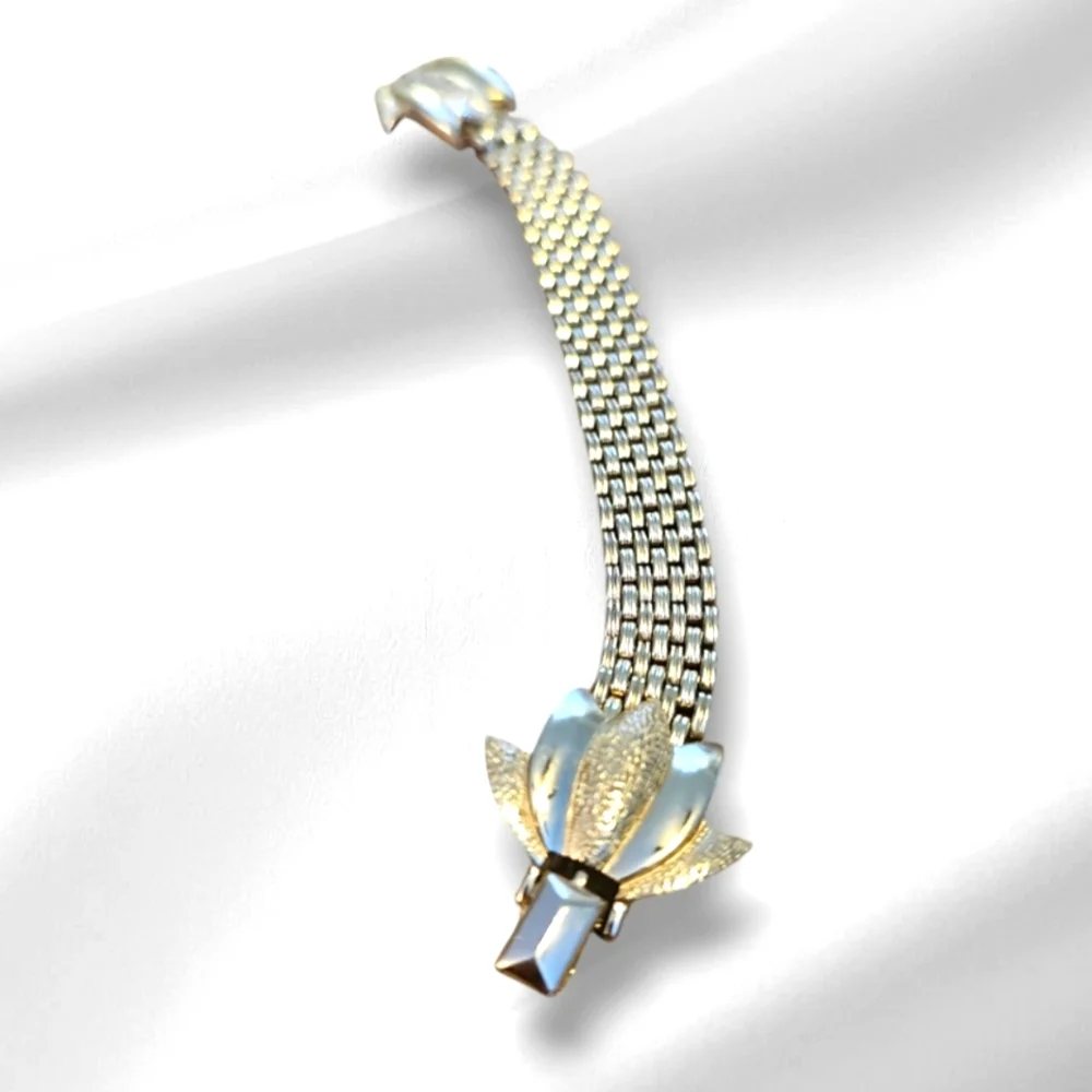 Rare Find,1960,Vintage & Charming Gold Tone Bracelet Basket Wave